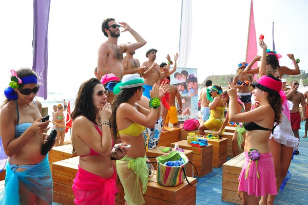 Champagne Showers @ Edde Sands